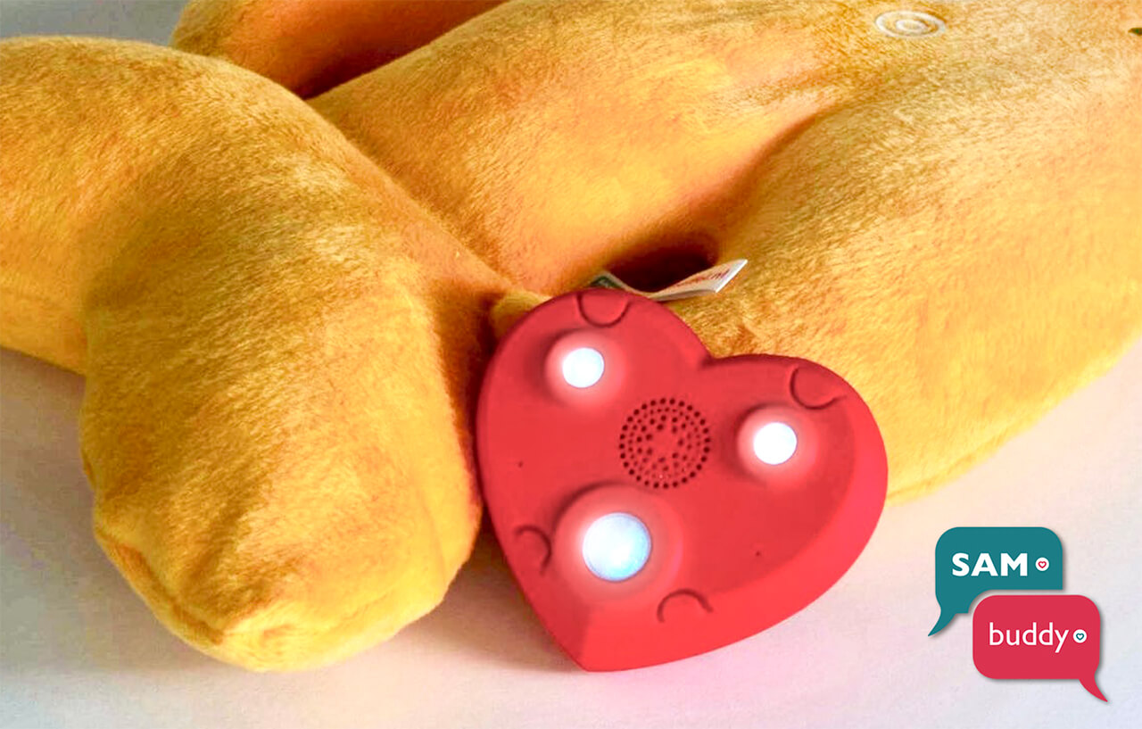 Het hartje van Vertelknuffel SAMbuddy, met de knoppen en offline app